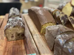 427-biocoop-magasin-bio-avignon-montfavet-la-vie-en-bieau-cake-fruit-confit-chocolat.webp